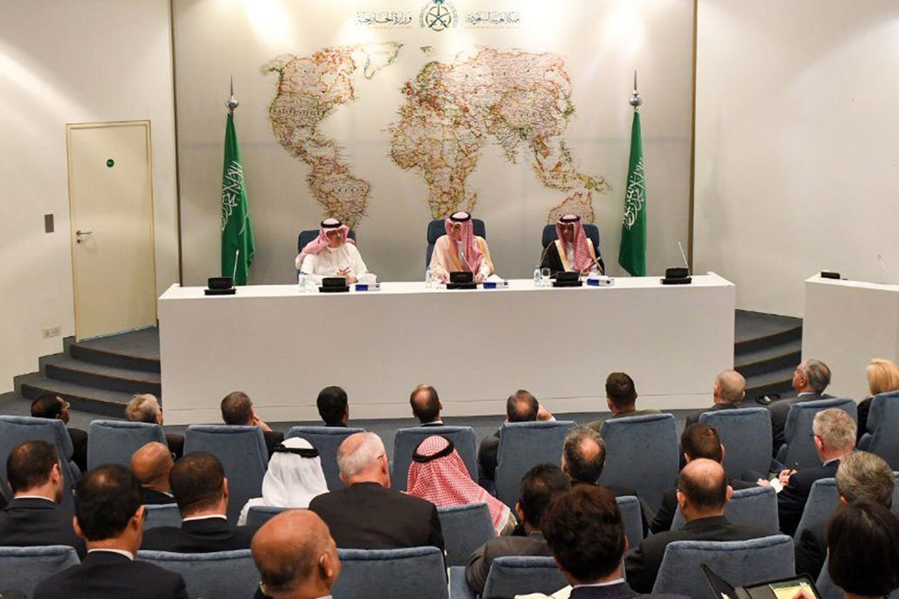بالصور.. الجبير يبحث مع السفراء المعتمدين لدى المملكة آخر مستجدات هجوم أرامكو