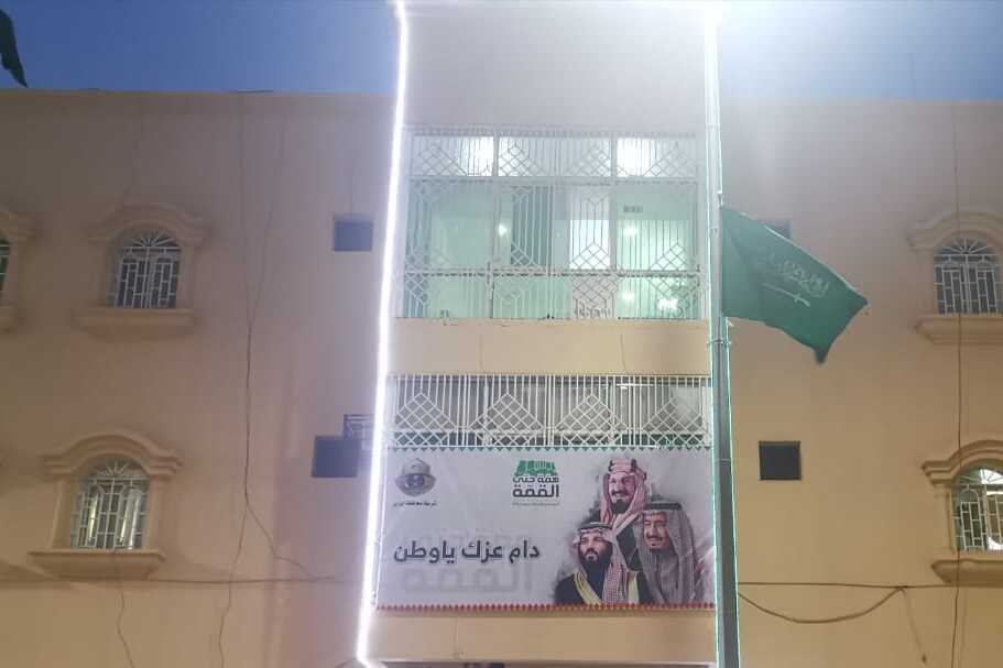 بالصور.. اللون الأخضر يزين مباني الدوائر الحكومية بالداير في ذكرى اليوم الوطني