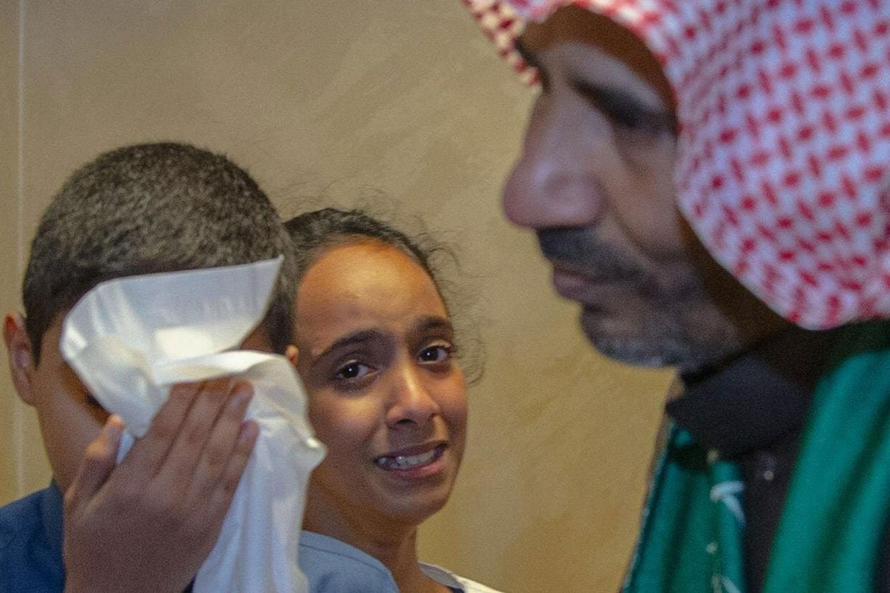 بالصور والتفاصيل.. قصة اختطاف السعودي ناصر الذروي ولحظة تحريره من قبضة الحوثيين