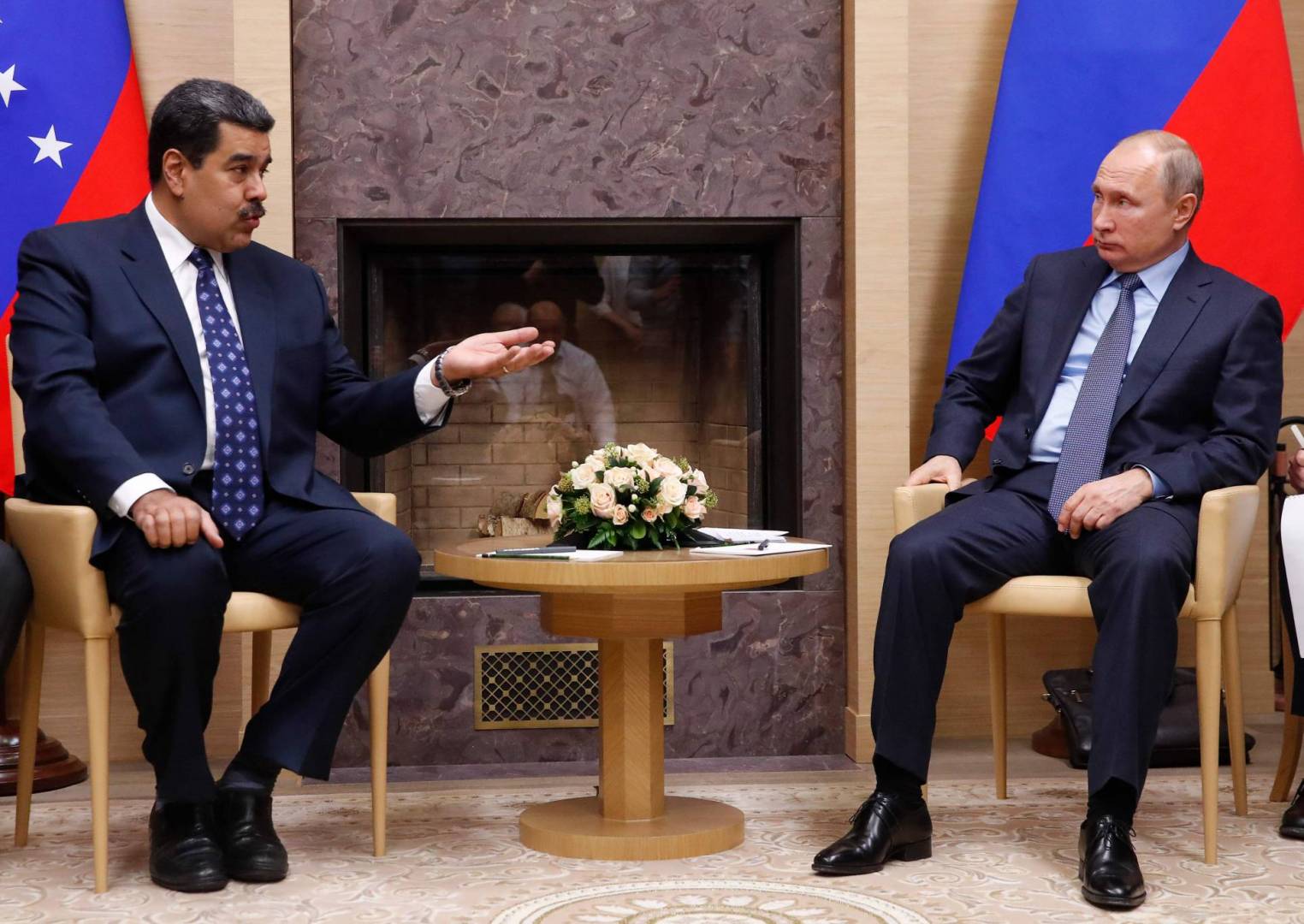بوتين يتحدى الضغوط الأمريكية ويستضيف الرئيس الفنزويلي