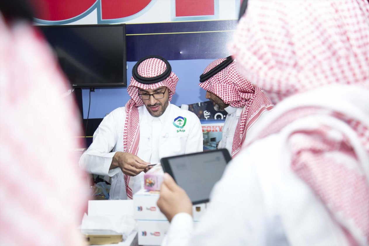 بالصور.. «الملكية الفكرية» تتعقب «منتهكي الحقوق» وتضبط محلات تجارية