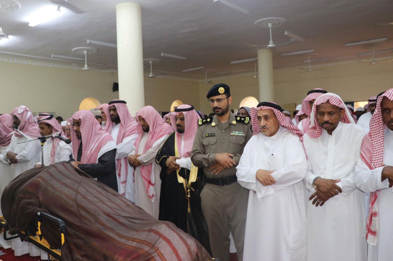 محافظ الحرث يؤدي صلاة الميت على الشهيد علواني