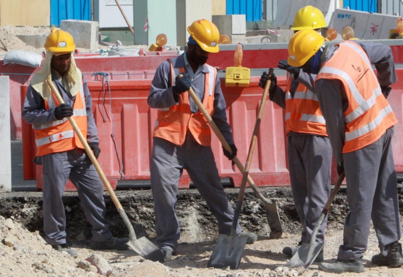 تقرير بريطاني: قطر تجبر عمّال المونديال على العمل في «ظروف قاتلة»