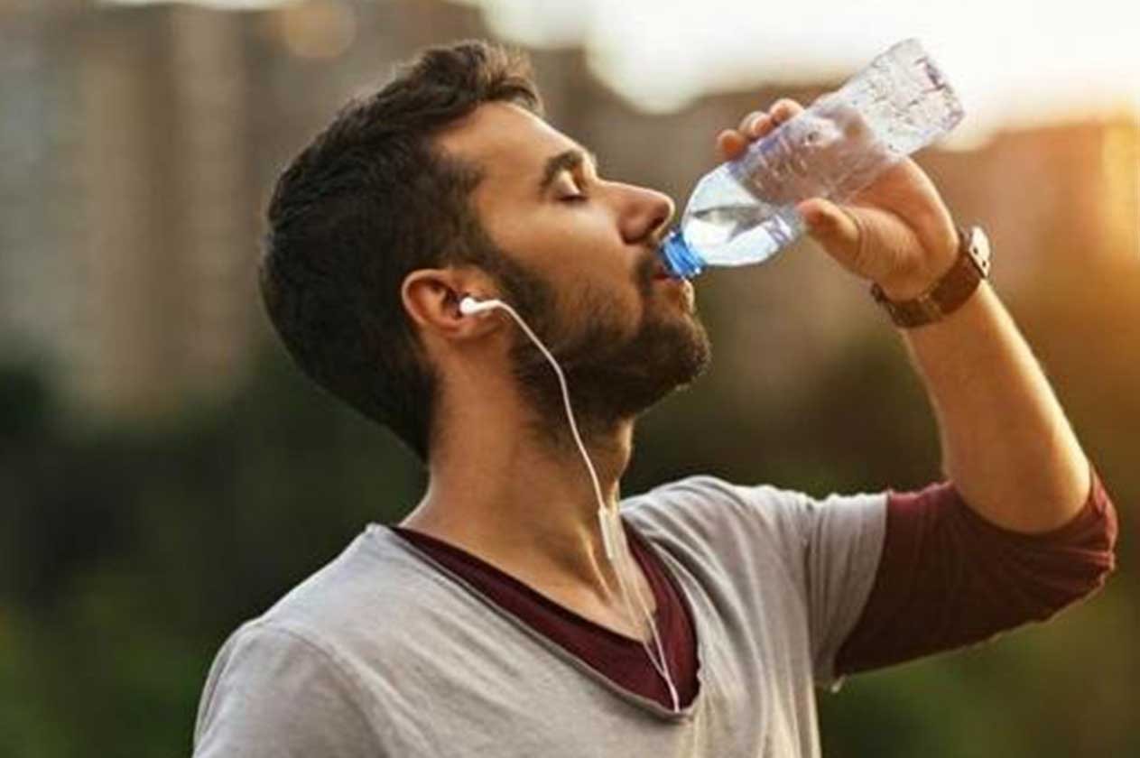 7 أساطير زائفة حول الصحة تبدأ بشرب الماء وتنتهي بمدة النوم