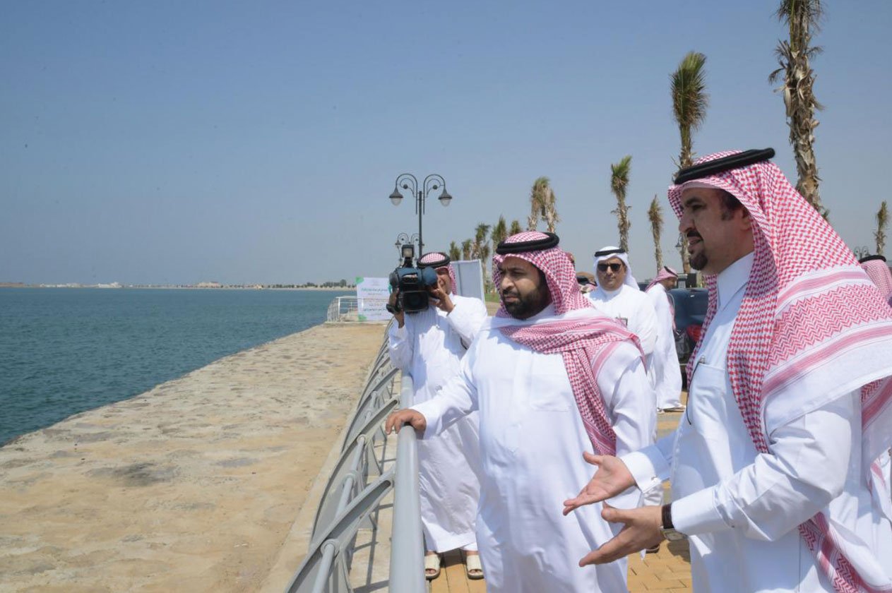 بالصور .. أمير جازان بالنيابة يدشن مشروع الواجهة البحرية بالكورنيش الجنوبي