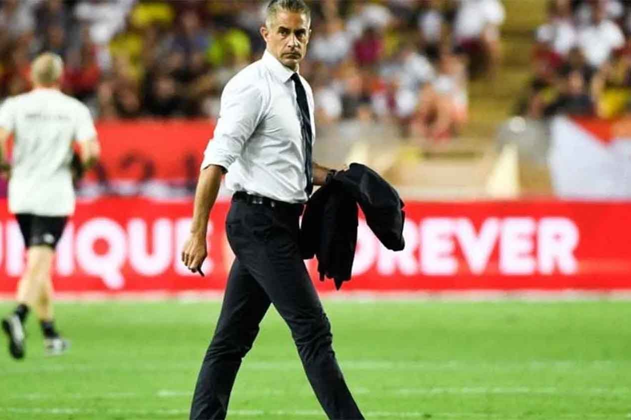 ليون الفرنسي يقيل مدربه البرازيلي سيلفينيو لسوء النتائج