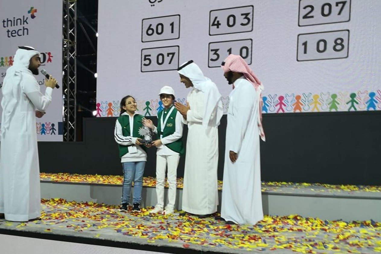 بالصور.. «جنى وليان» تحققان المركز الثاني في «أولمبياد الروبوت»