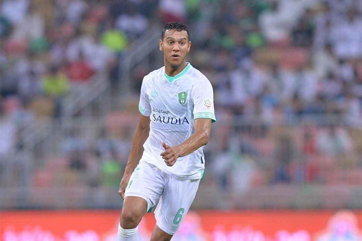 دي سوزا يعود لإثارة الجدل بـ«تغريدة غريبة»: عاملوني كأني لا أحد!