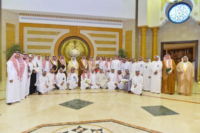 أمير مكة يكرم الجهات المشاركة في مشروع «بسمة جدة»