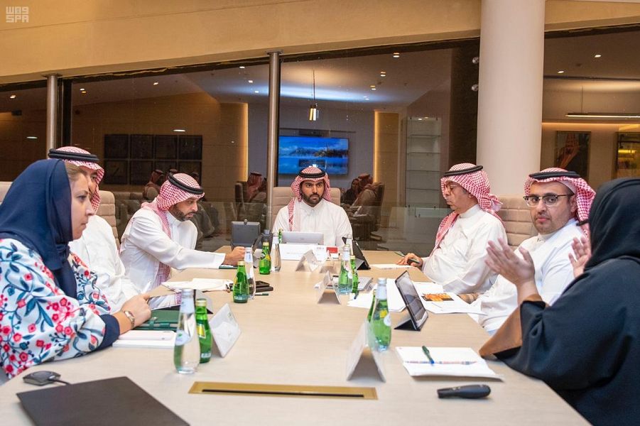 وزير الثقافة يحافظ على «التراث السعودي» بمعهد الفنون التقليدية