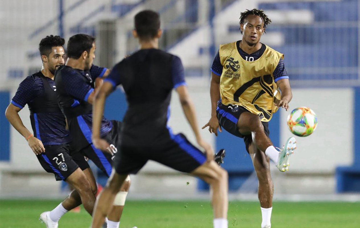 البطاقات الملونة تُهدد 7 لاعبين من الهلال بالغياب عن النهائي الآسيوي