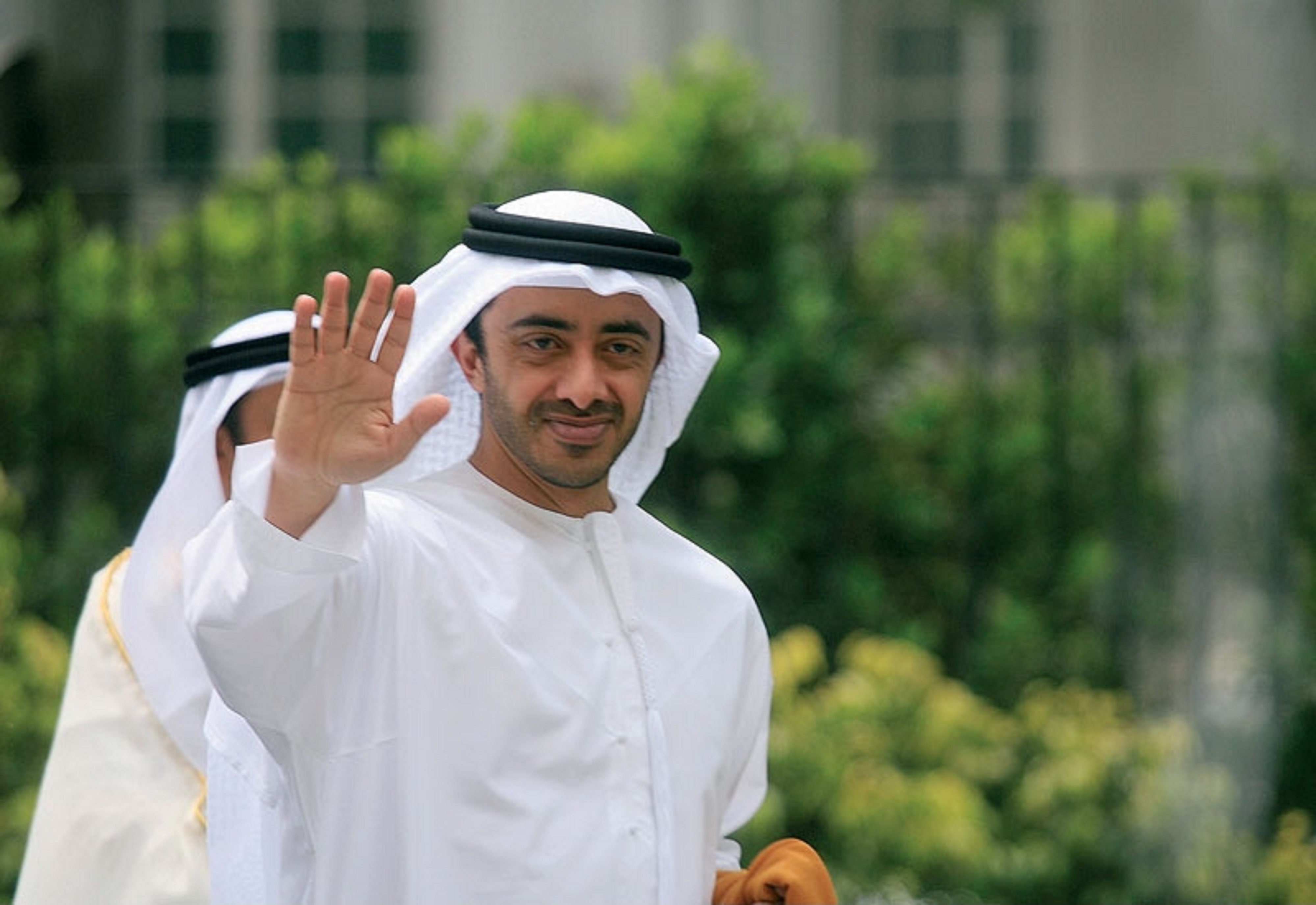 بالفيديو.. ردٌّ دبلوماسي من طالب سعودي يثير إعجاب وزير خارجية الإمارات