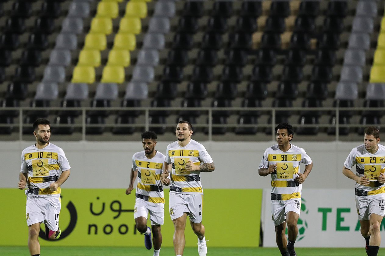 الاتحاد يحاول تضميد جراحه المحلية بفوز عربي