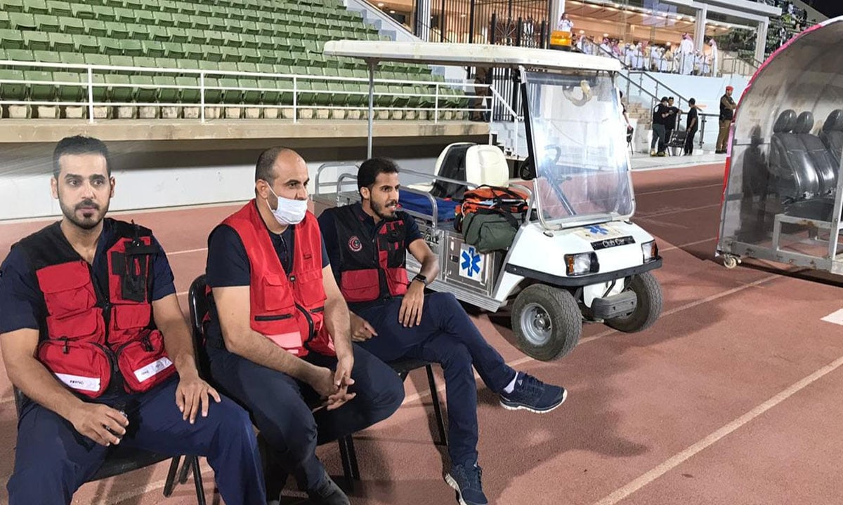 بست لغات.. «الهلال الأحمر» يبث رسائل توعية ويبدأ بـ«ديربي القصيم»
