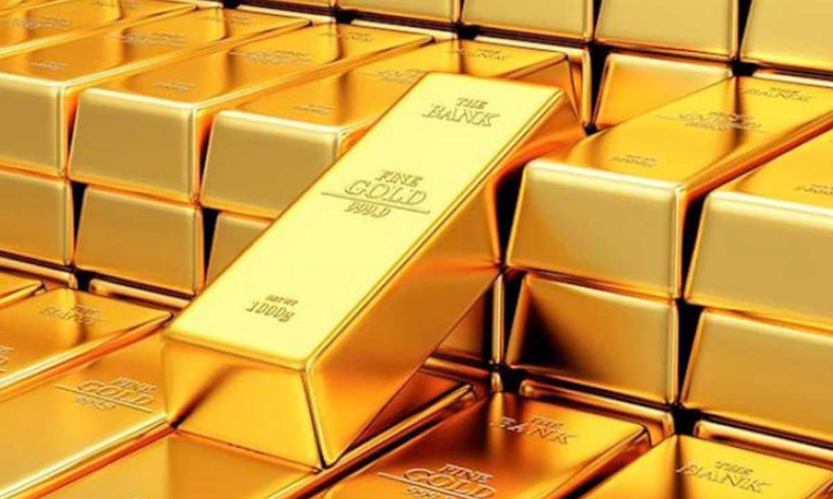 سعر الذهب يهبط لأدنى مستوى في أكثر من شهر