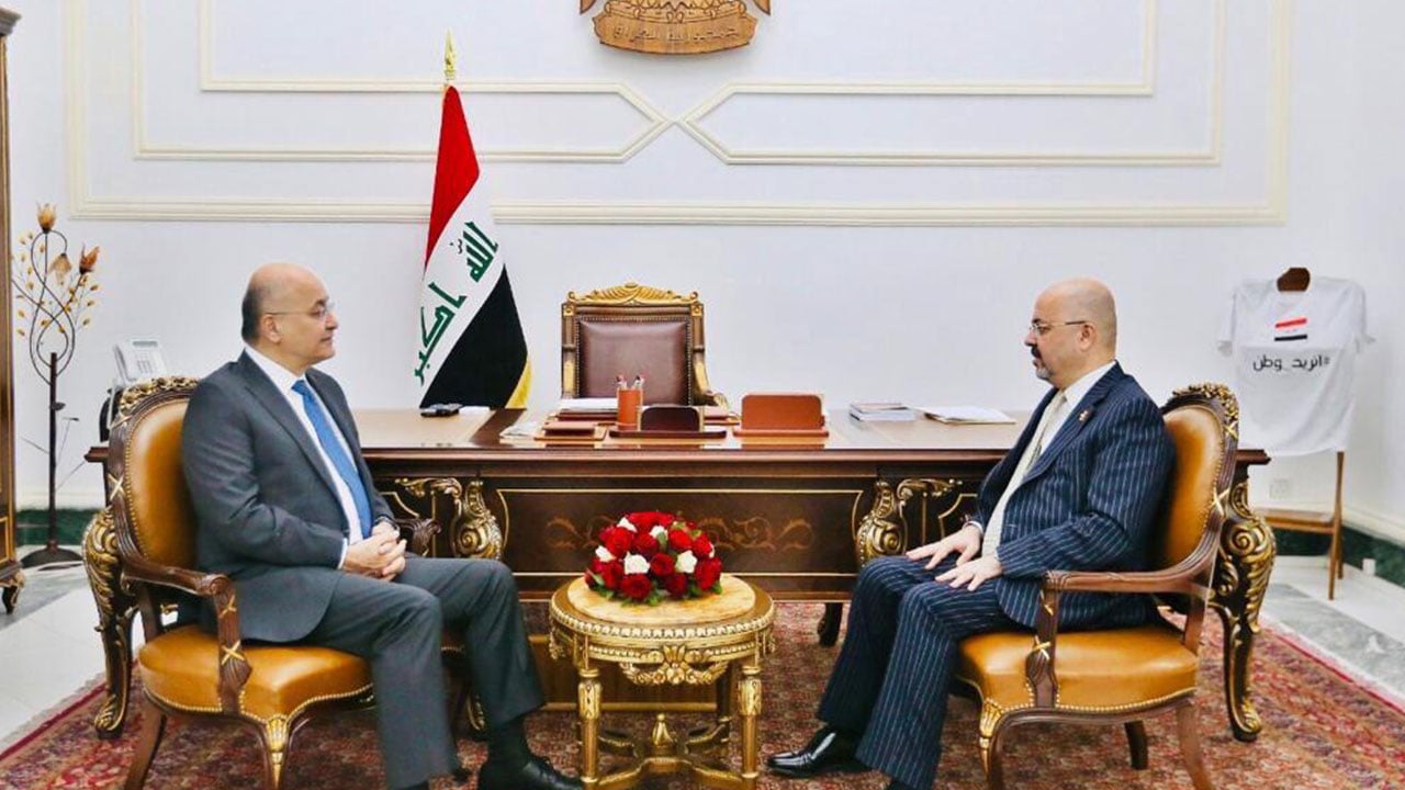 شعار المتظاهرين يزين مكتب الرئيس العراقي وسط تصاعد الاحتجاجات