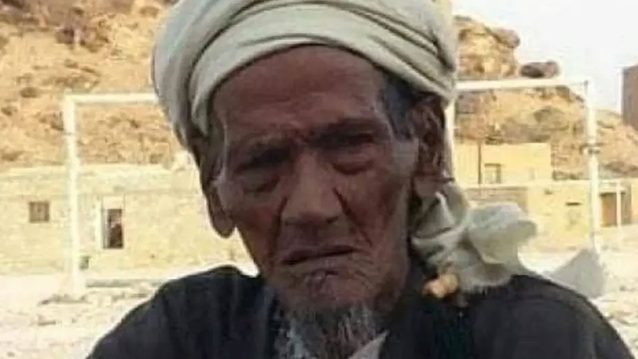 وفاة أكبر معمِّر يمني عن عمر ناهز 137 عامًا.. ترك 183 ابنًا وحفيدًا