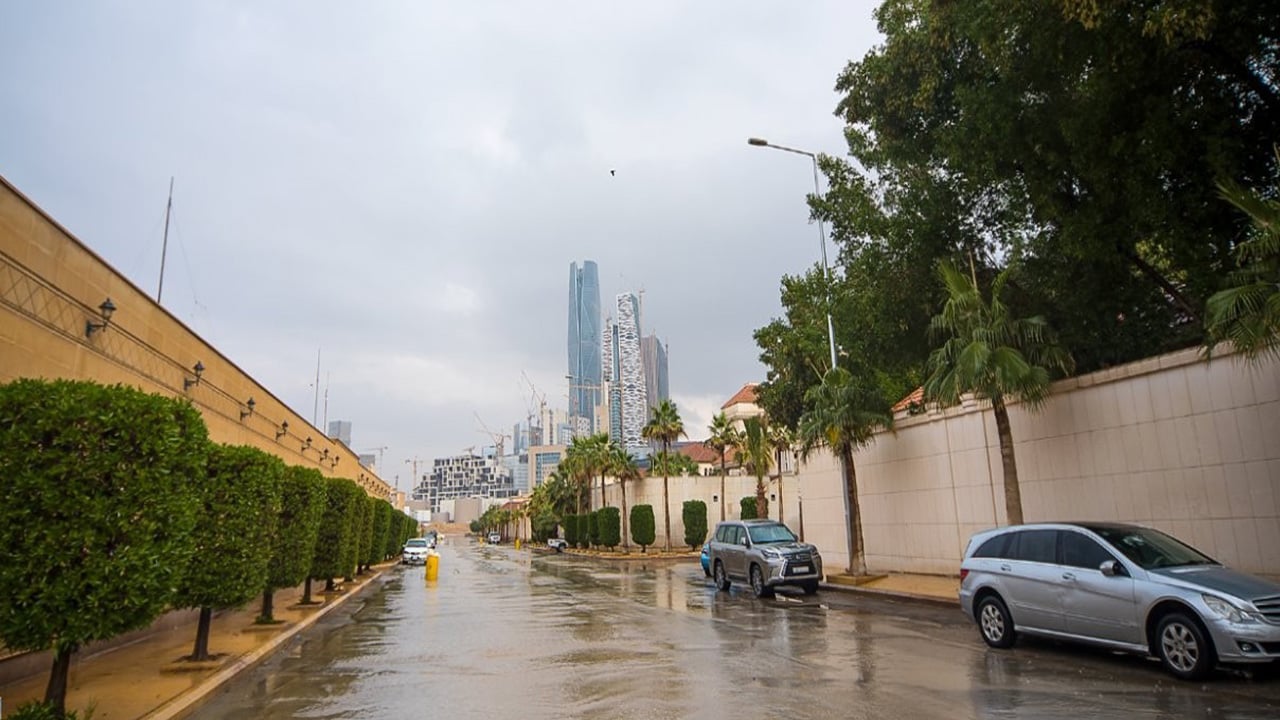 الحصيني: حالة ممطرة بدءًا من الأحد.. وفرصة لجريان سيول