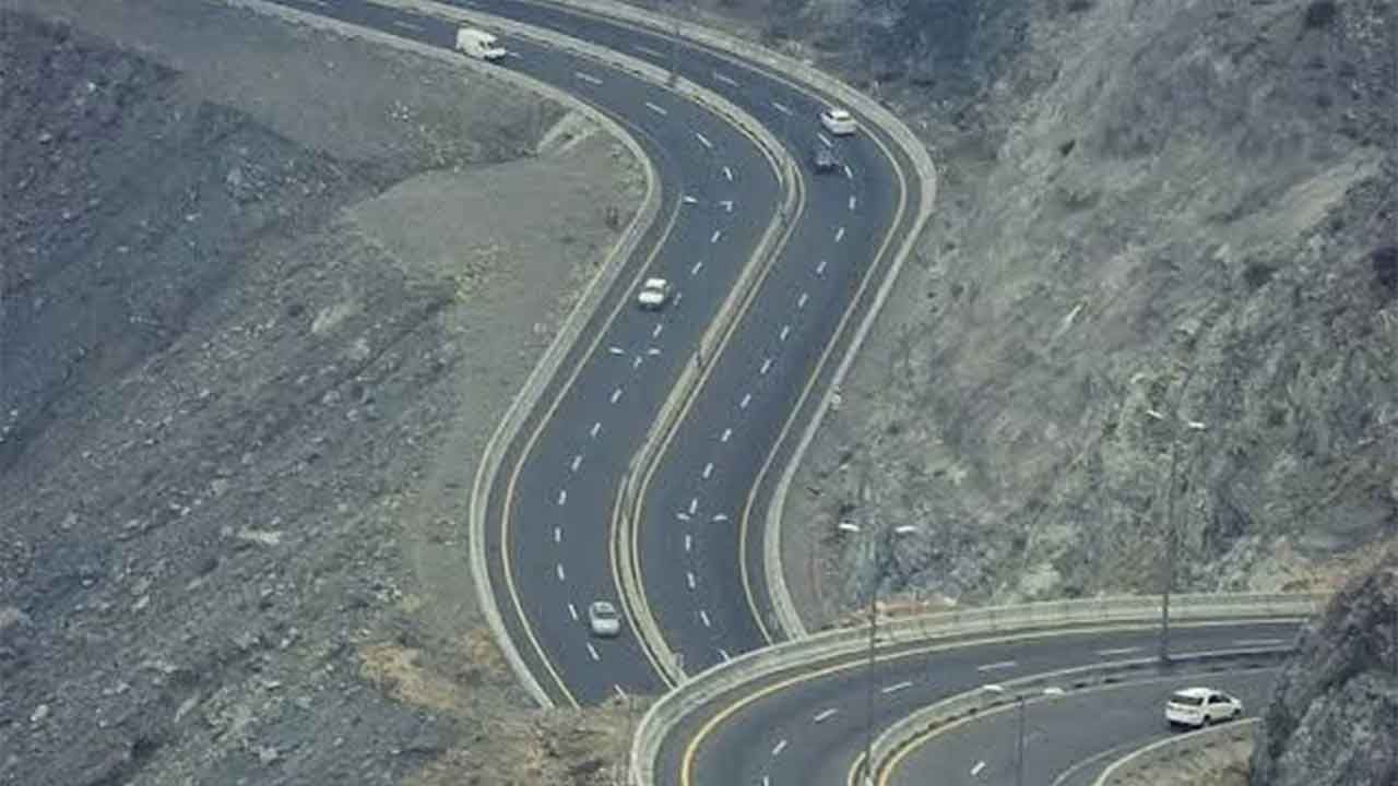 بسبب الأمطار الغزيرة.. إغلاق مؤقت لطريق «الهدا» بالطائف في الاتجاهين