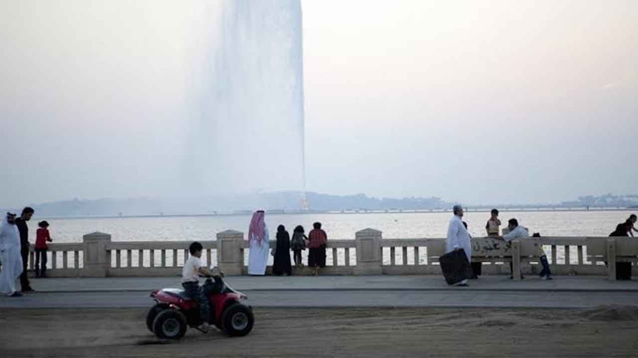 الجهني: نشاط بحر جدة ليلًا وتكاثف السحب الرعدية حتى نهاية الأسبوع