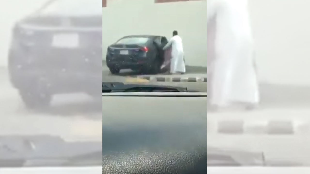 «العمل»: وحدات الحماية الاجتماعية تحقق في مقطع تعنيف طفلة جدة
