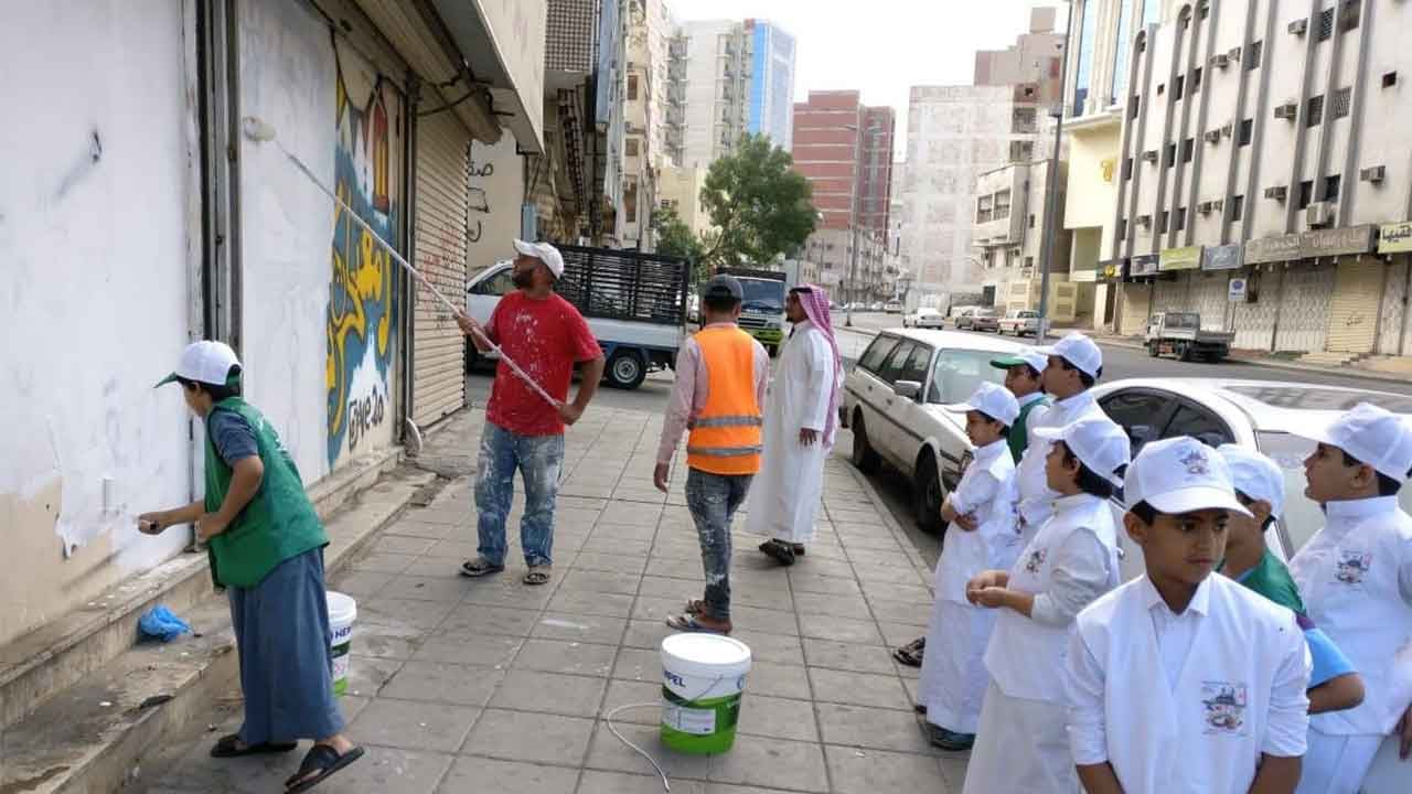 حملة لإزالة التشوّهات البصرية من جدران مباني ومرافق بلدية المعابدة بمكة