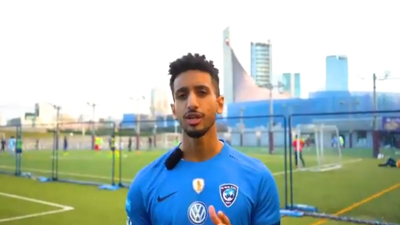 بالفيديو.. مبتعث سعودي يروّج للهلال في طوكيو بـ«فيديو ياباني»