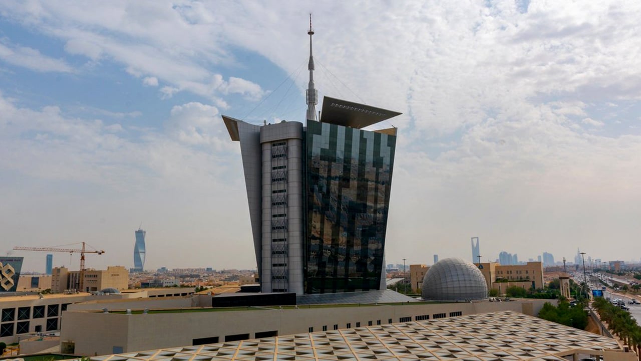 هيئة الاتصالات تنذر بعض مقدمّي الخدمات البريدية لمخالفتهم قواعد حماية حقوق المستفيدين