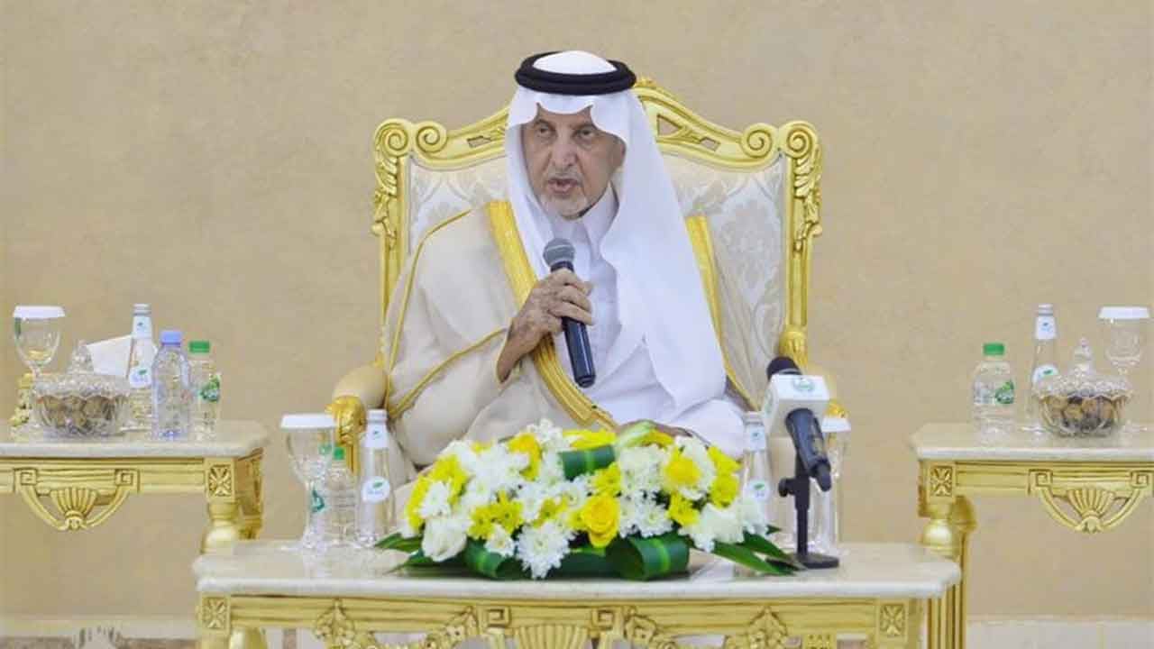 الفيصل يرفض الاستماع لقصائد المديح.. ويؤكد على خدمة الأهالي