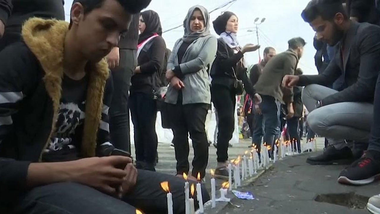 بالفيديو.. طلبة ببغداد يهجرون مقاعد الدراسة ويشاركون في مسيرات اتشحت بالسواد