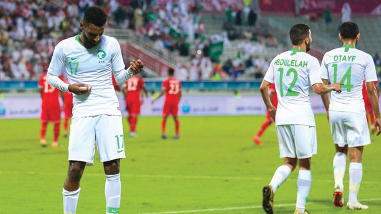 الأخضر يتقدم على منتخب عمان بهدفين دون رد