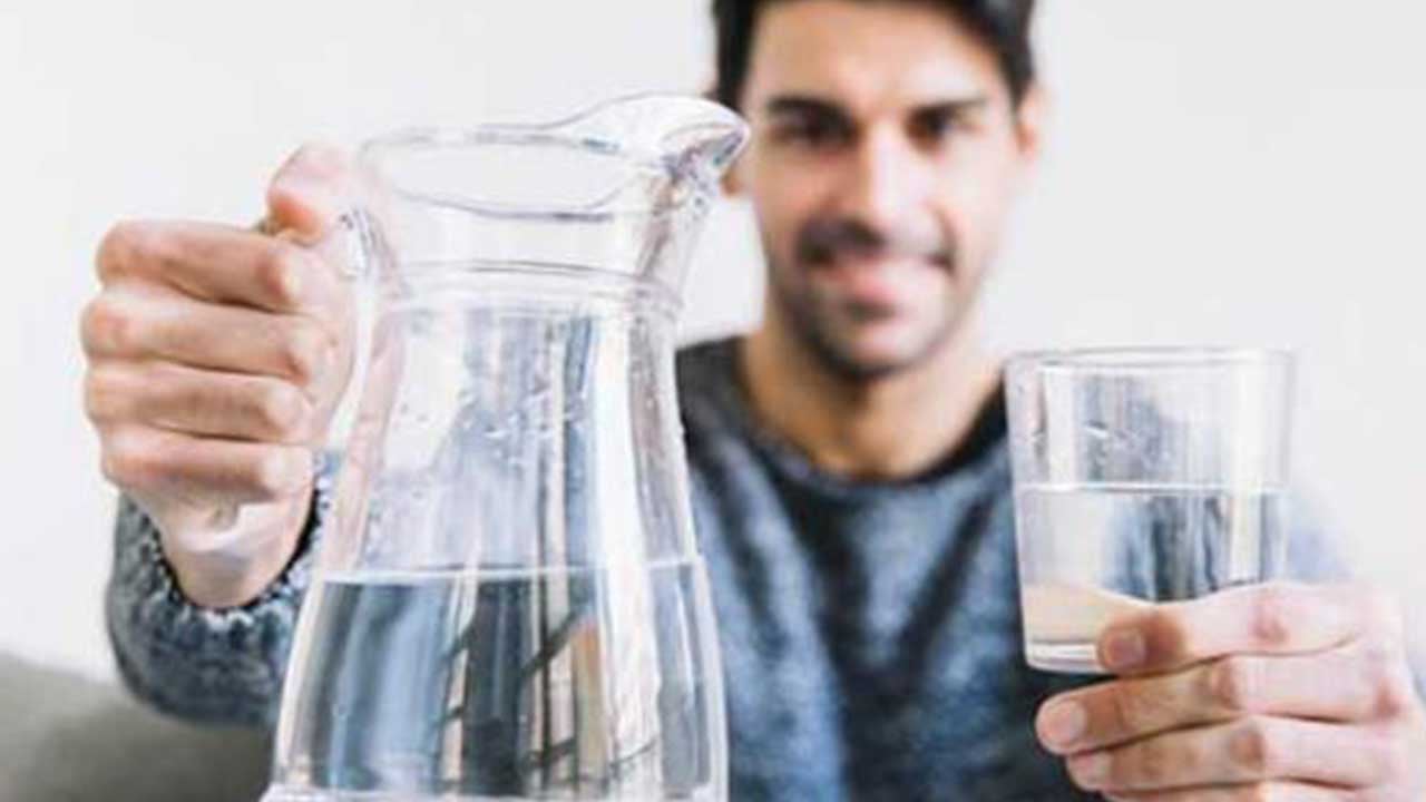 15 كوبًا يوميًا.. 8 فوائد صحية لشُرب الماء