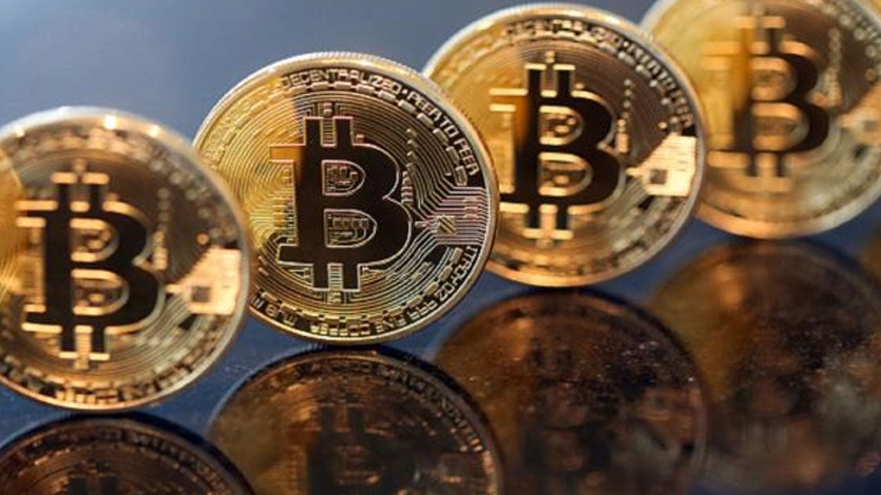بيتكوين ترتفع 0.4 % وتسجل 7411 دولارًا