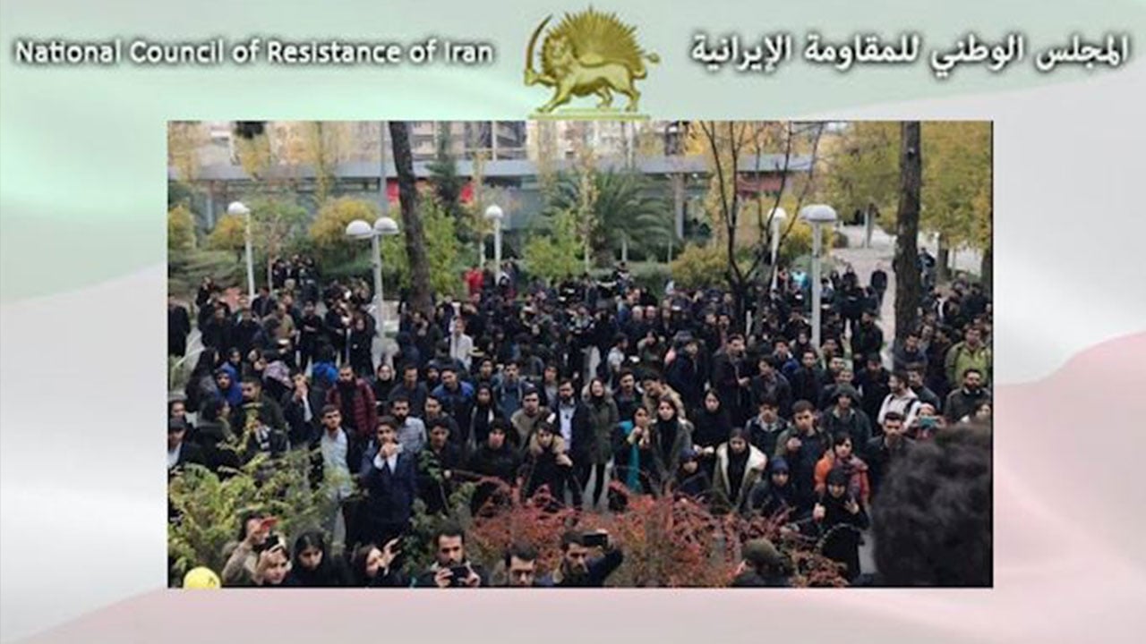 طلاب جامعة طهران يحتجون على زيارة رئيس القضاء