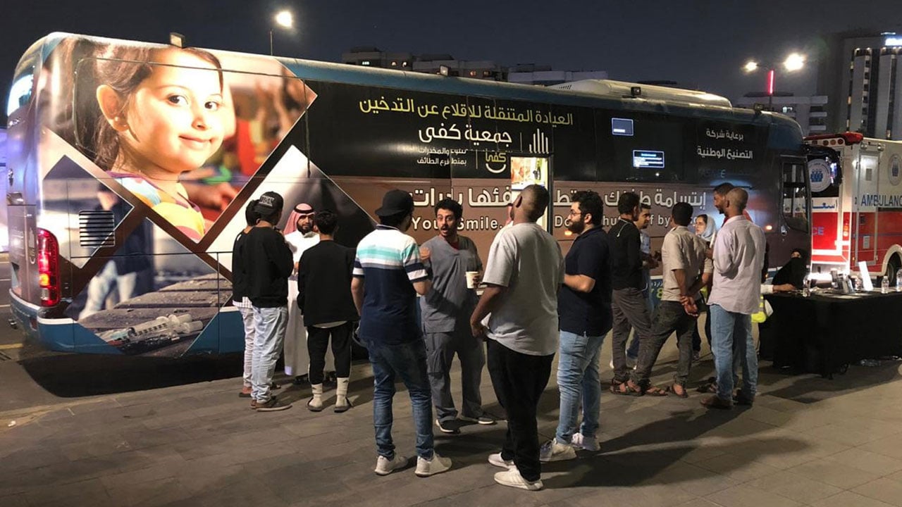 بالصور.. 52 شابًا وفتاة يقلعون عن التدخين في الواجهة البحرية بجدة