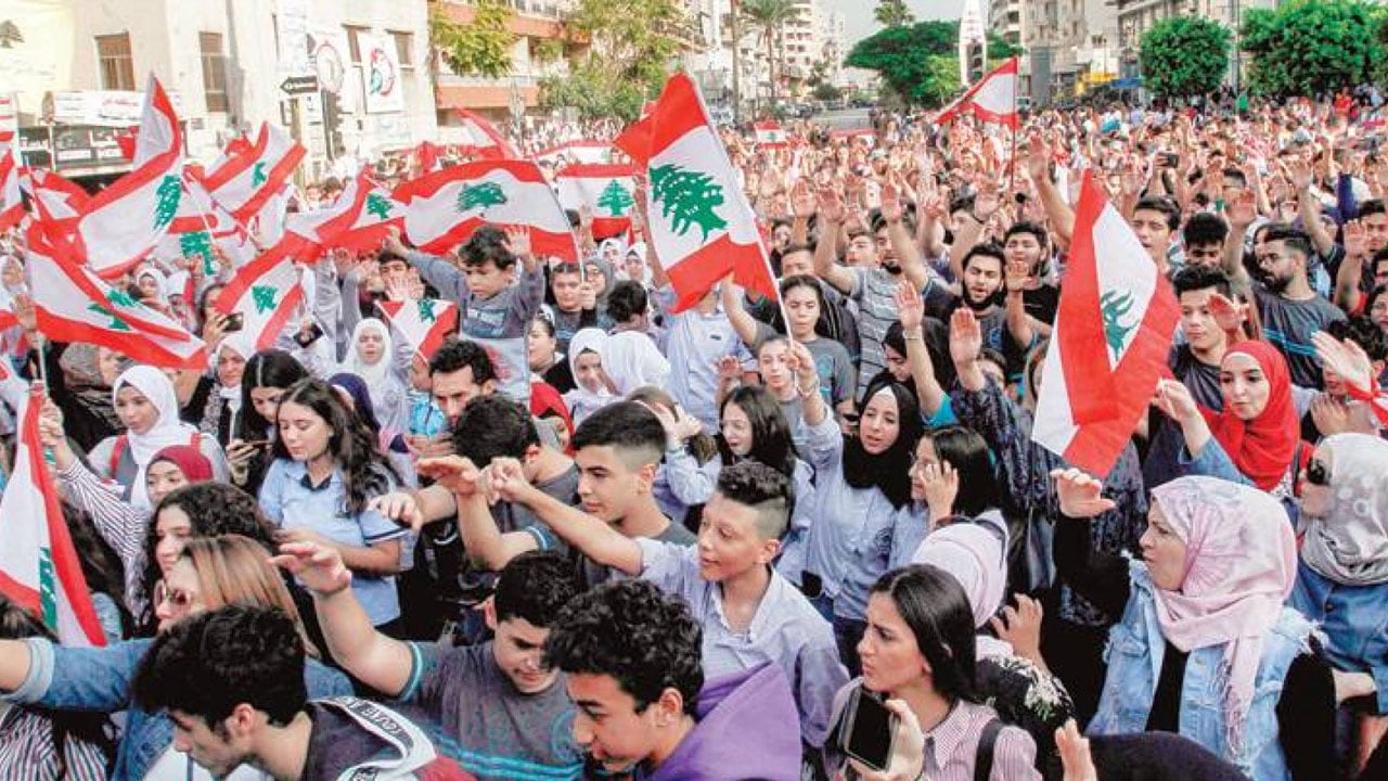 باريس تستضيف اجتماع احتواء أزمة لبنان.. والحريري يطلب المساعدة