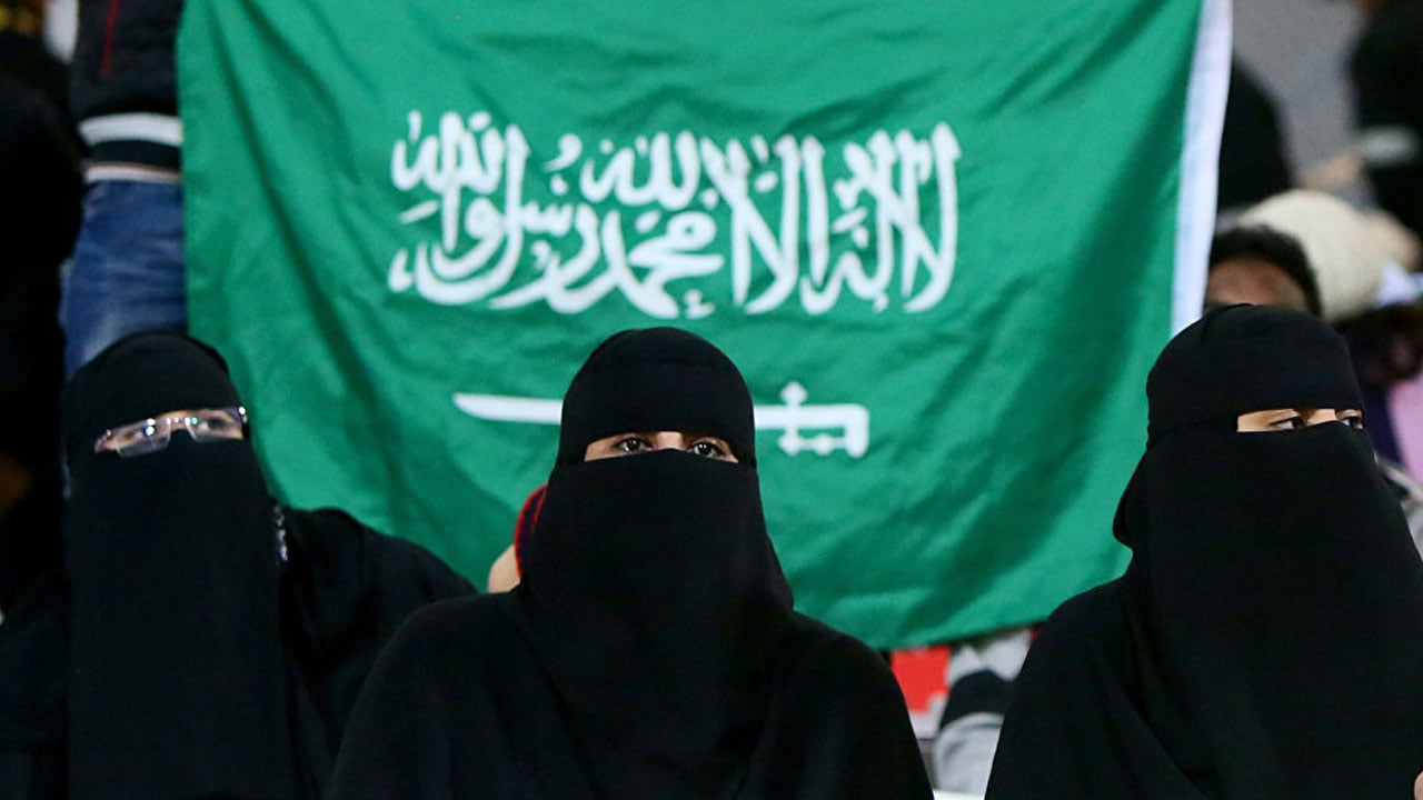 قانوني: لا زواج إلا بوليٍّ وشاهِدَيْ عَدْل.. والقاضي له حق عقد القران حال النزاع