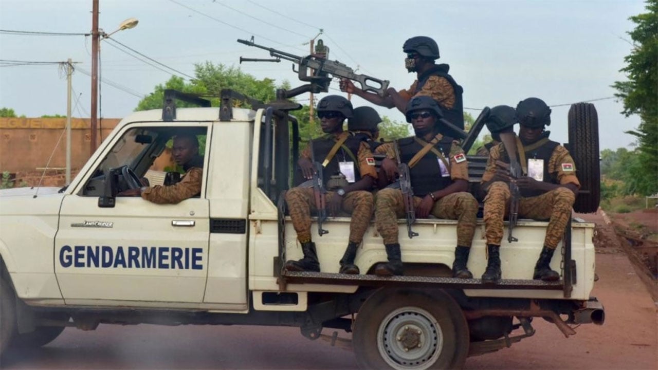 مقتل 42 عسكريًّا ومدنيًّا في هجوم إرهابي ببوركينافاسو