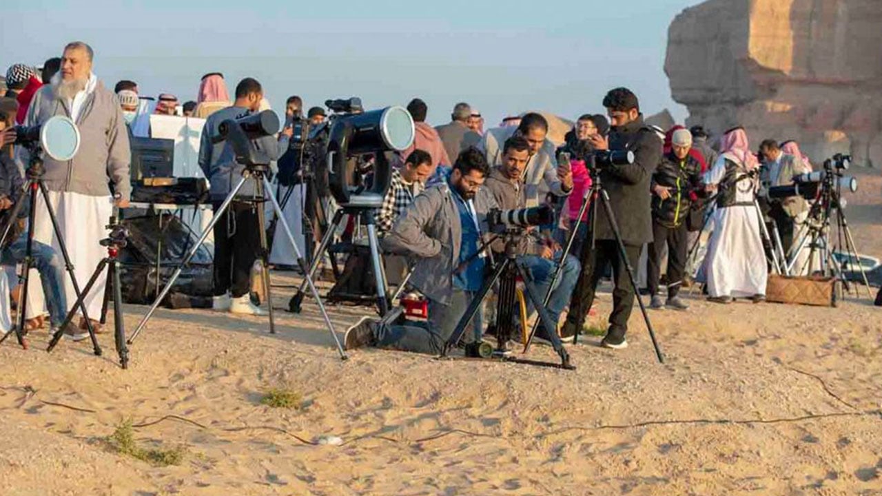 بالصور.. مهتمون وهواة يوثِّقون ظاهرة الكسوف الحلقي للشمس بالأحساء