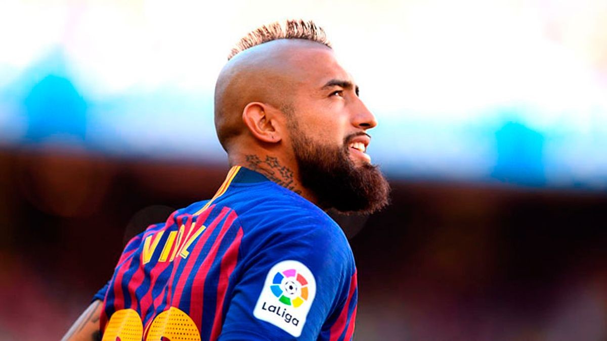 فيدال يقاضي برشلونة.. والنادي الكتالوني ينفي ادّعاءه