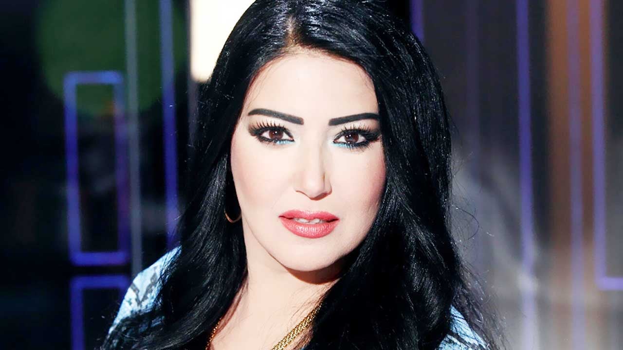 وصول سمية الخشاب وأحمد آدم إلى السعودية بعد حسم التأشيرات
