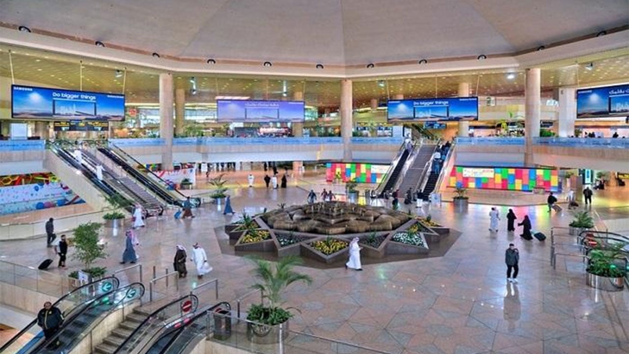 اليوم.. الطيران المدني تبدأ تحصيل 10 ريالات على المسافرين