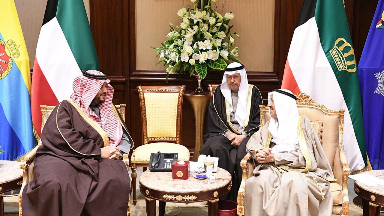 خادم الحرمين يبعث رسالة إلى أمير الكويت