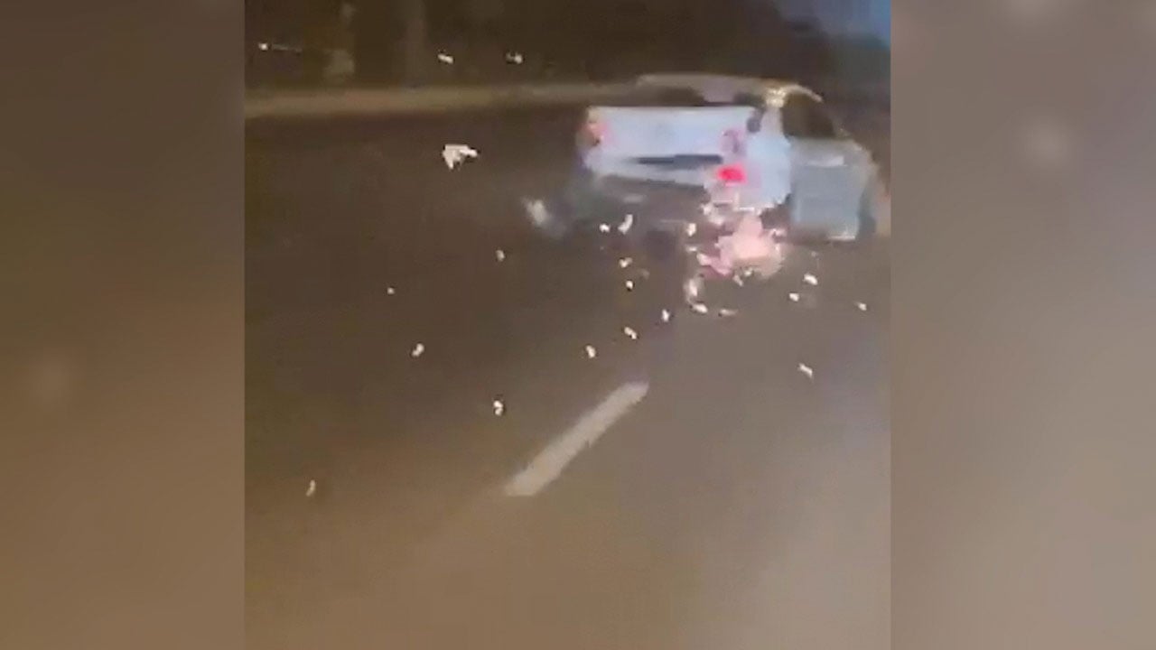 فيديو يوثق قيادة متهورة بـ«مركبة مُهشَّمة» من الخلف في تبوك