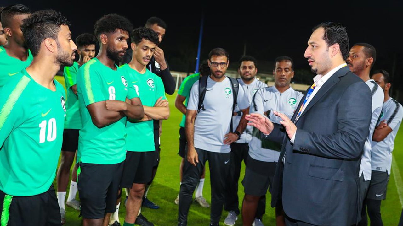 رئيس الاتحاد السعودي يزور «الأخضر الأولمبي» في بانكوك