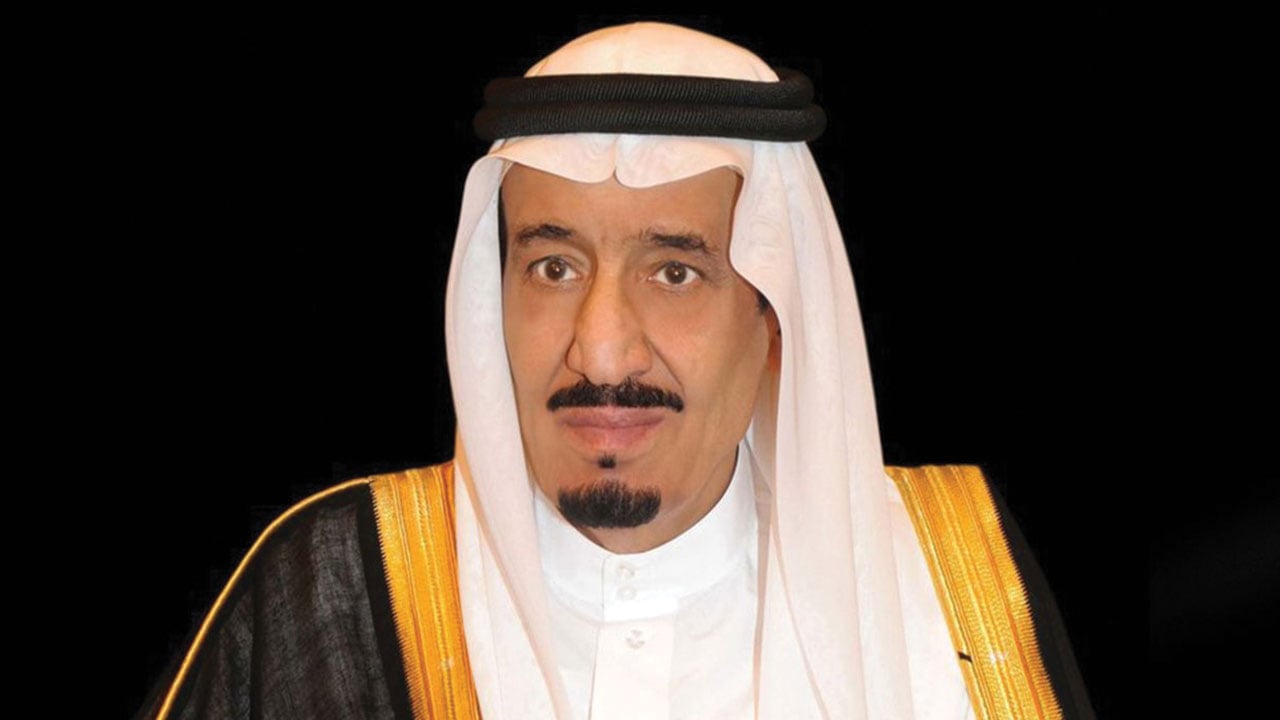 خادم الحرمين يصل الرياض بعد أداء واجب العزاء في السلطان قابوس