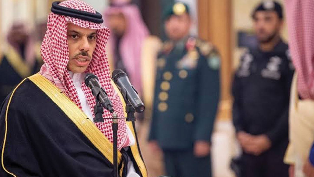 اليوم.. وزير الخارجية يستعرض دعم المملكة لقضايا المنطقة أمام البرلمان العربي
