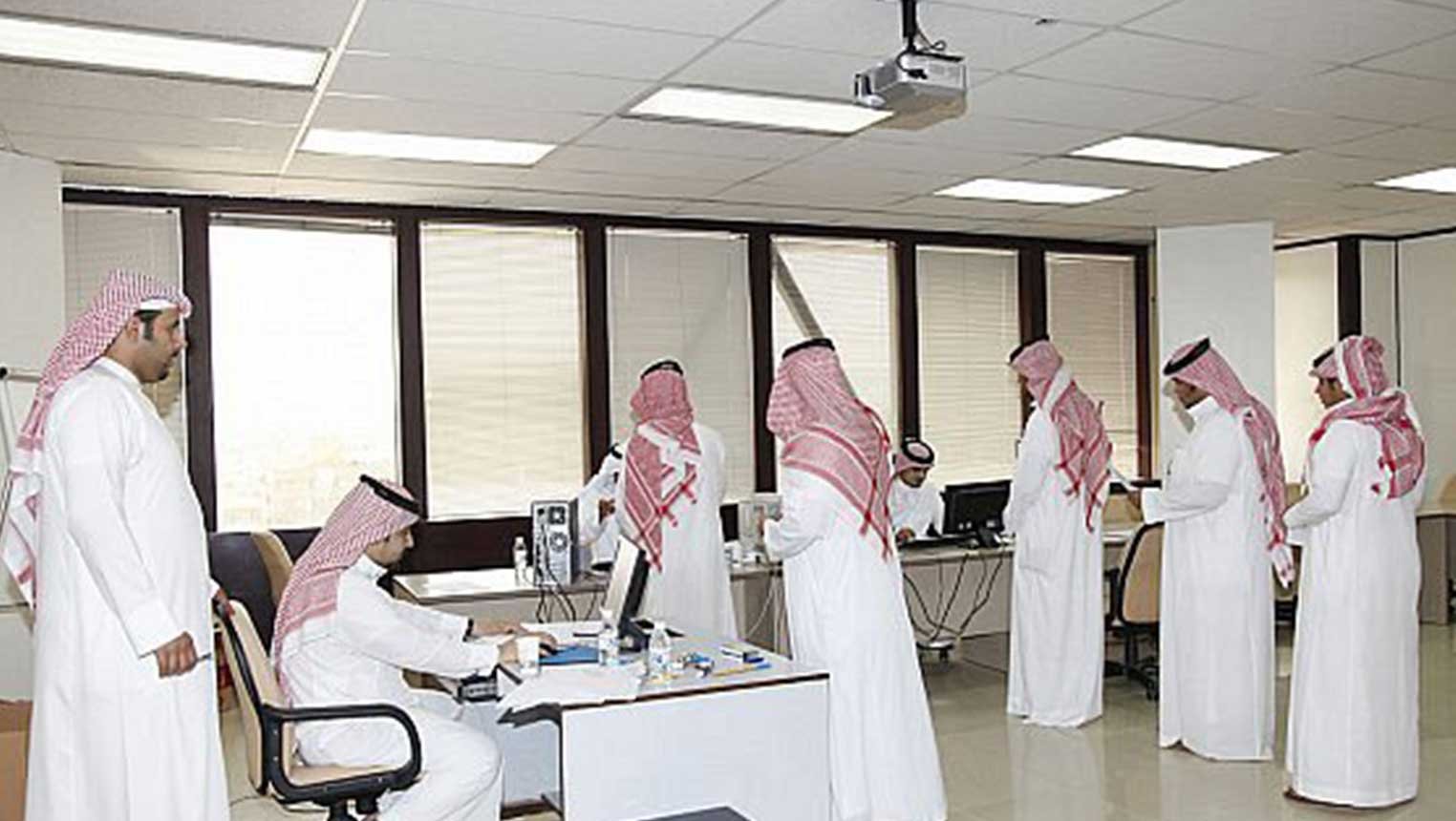 غرفة الرياض تعلن عن توافر وظائف للجنسين