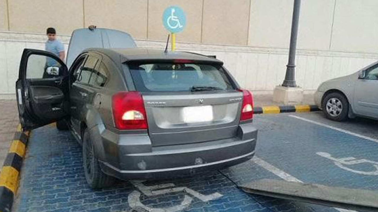 المرور: ضبط 3280 مركبة مخالفة بمواقف ذوي الإعاقة