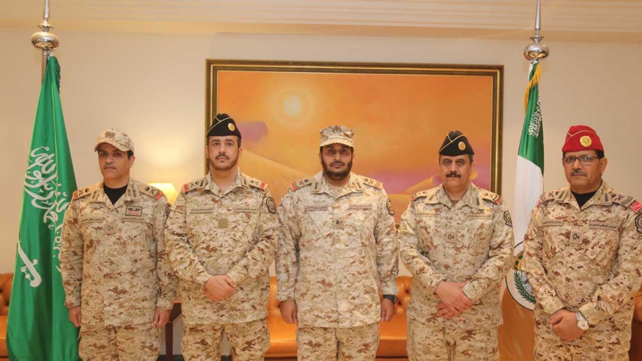بالصور.. اللواء «العريفي» يقلد العتيبي والحارثي رتبتيهما الجديدتين
